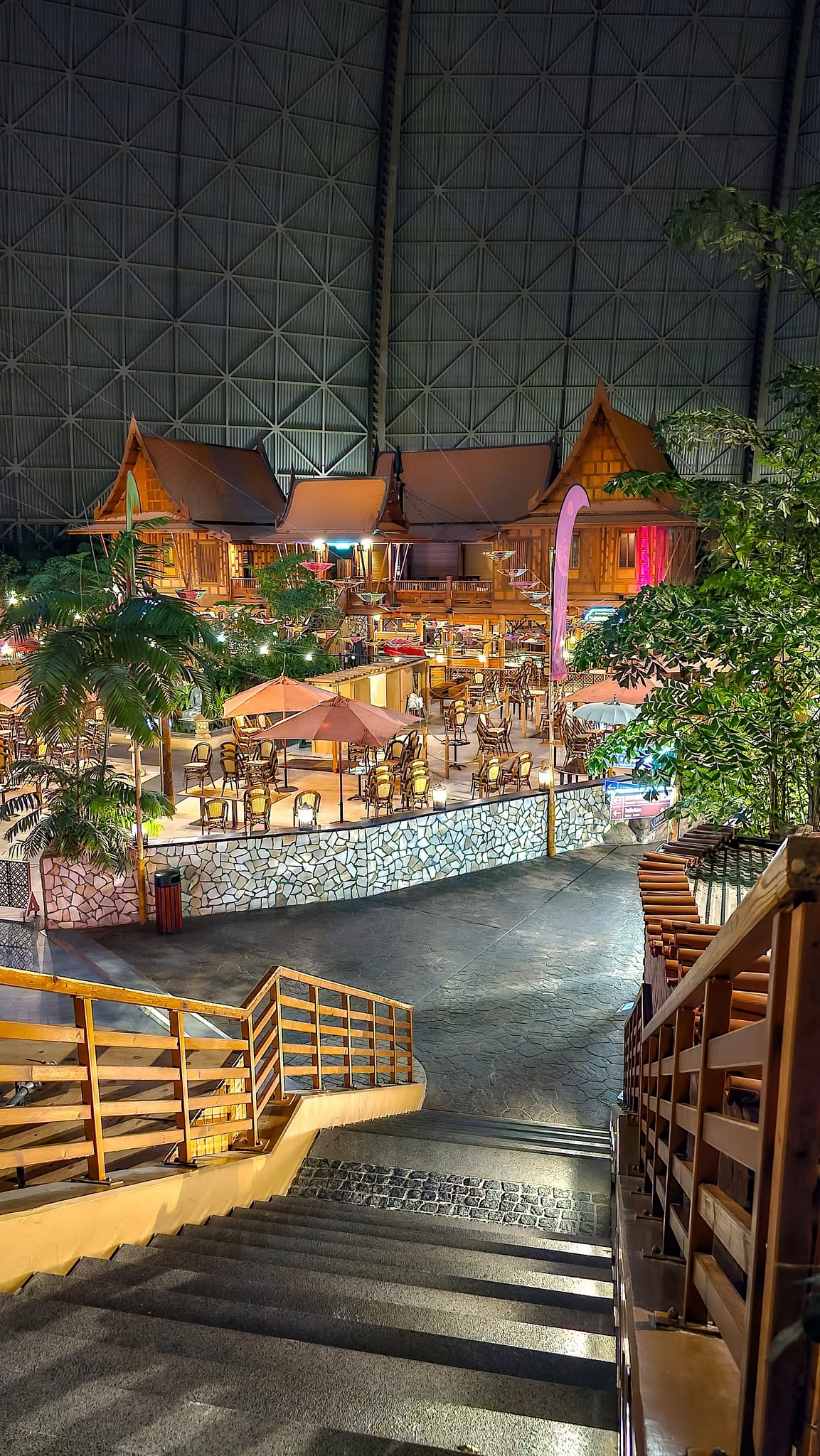 Jednodenní výlet do Tropical Islands – pláž, palmy, laguna a tobogány i v zimě - Obrázek 4