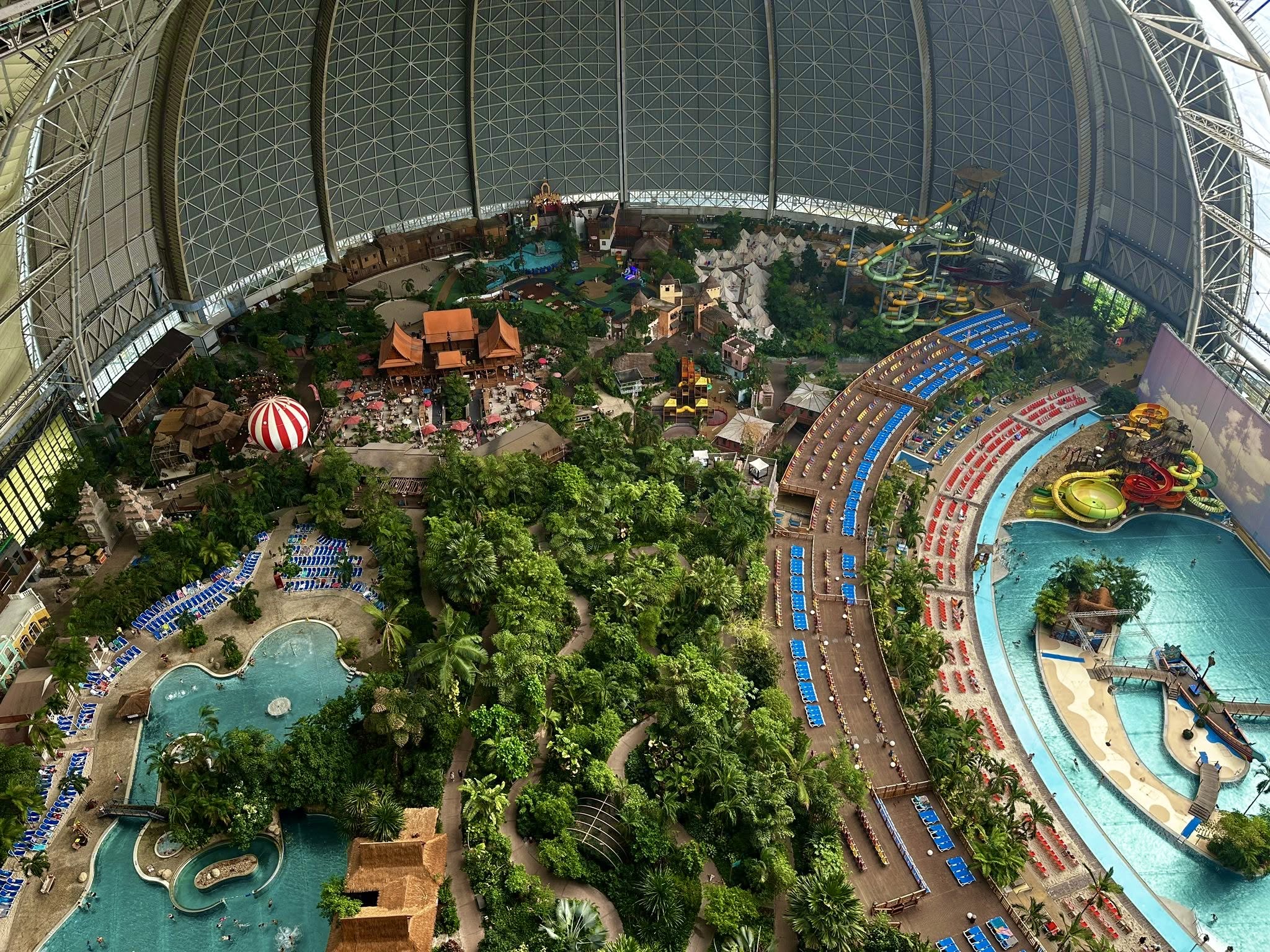 Jednodenní výlet do Tropical Islands – pláž, palmy, laguna a tobogány i v zimě - Obrázek 9
