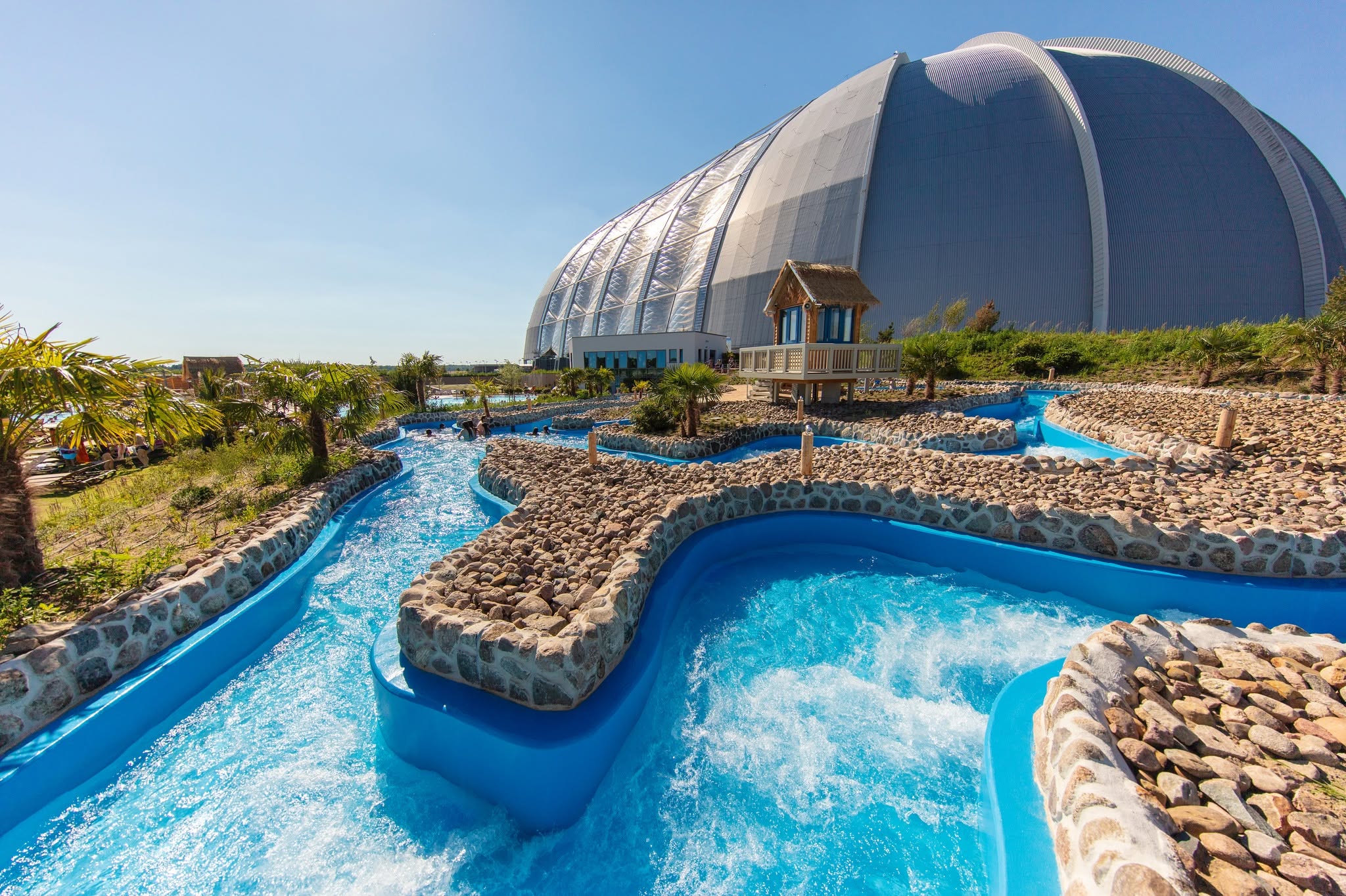 Jednodenní výlet do Tropical Islands – pláž, palmy, laguna a tobogány i v zimě - Obrázek 10