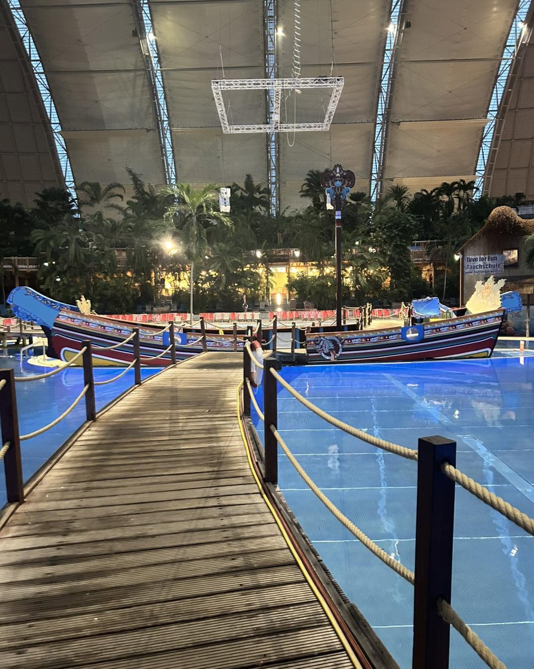 Jednodenní výlet do Tropical Islands – pláž, palmy, laguna a tobogány i v zimě - Obrázek 21