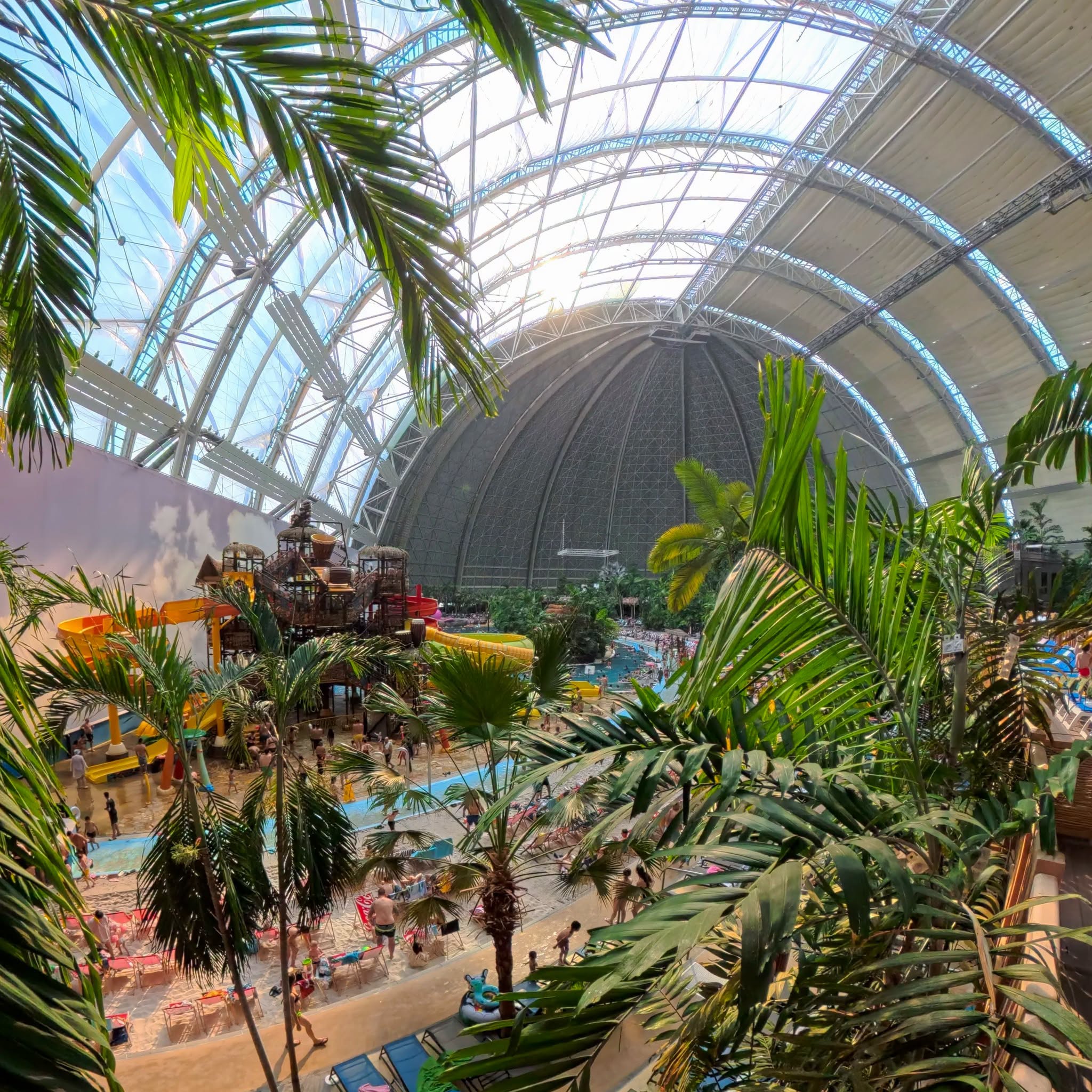 Jednodenní výlet do Tropical Islands – pláž, palmy, laguna a tobogány i v zimě - Obrázek 16