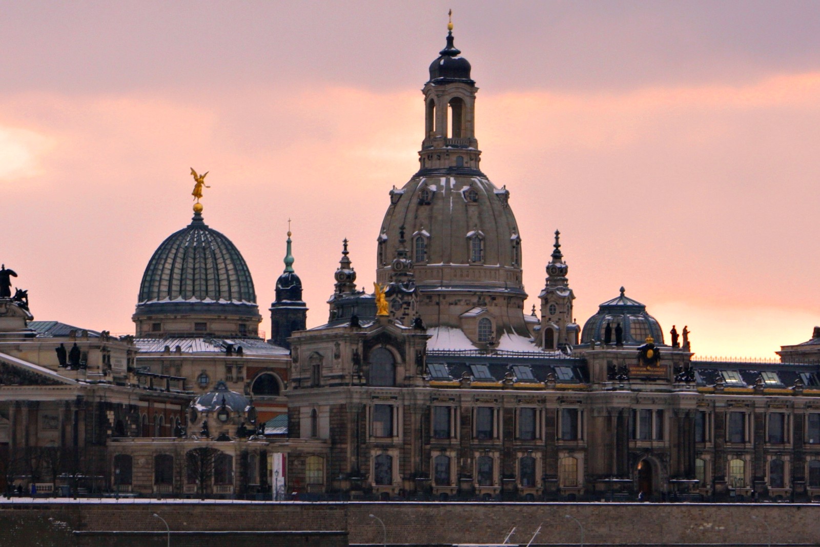 Zasněžené Drážďany – Frauenkirche a Brühlova terasa