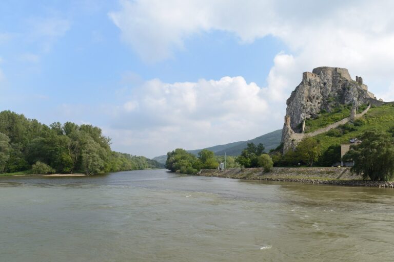 Bratislava a hrad Devín
