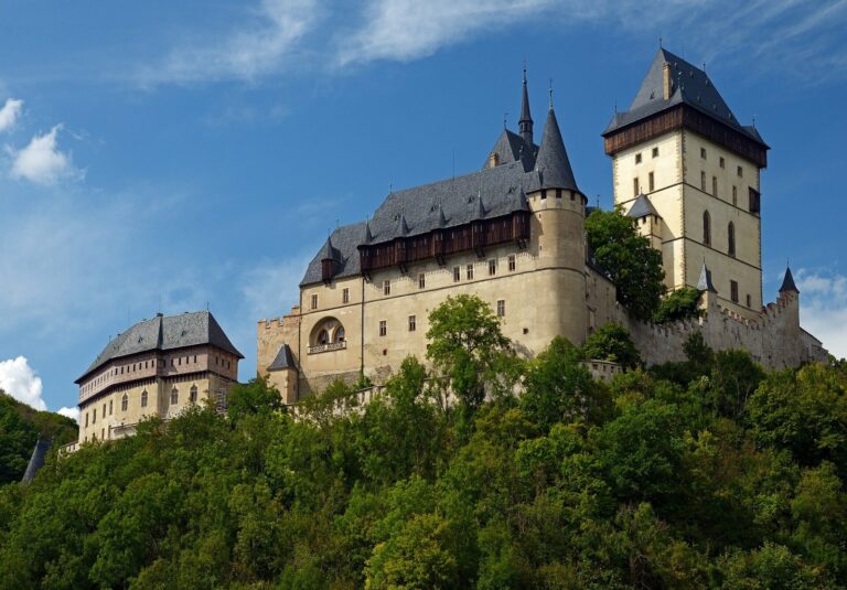 Karlštejn a Koněpruské jeskyně
